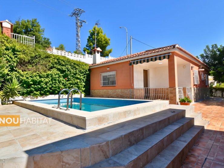 CHALET-Montroi